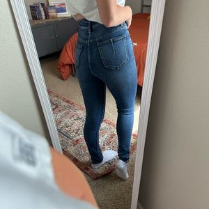 AKIRA Size 3 Skinny Jeans